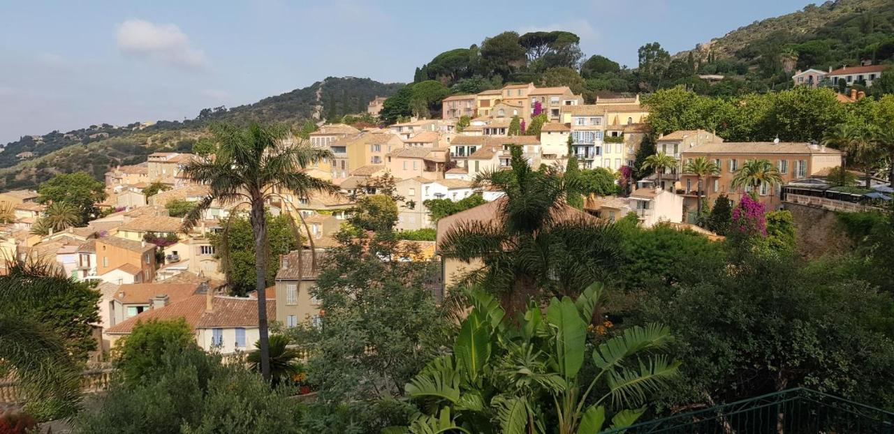 L'Odyssee Provencale, Un Duplex De Charme De 2 Chambres Au Pied Du Village Medieval De Bormes-Les-Mimosas, Offrant Des Prestations Haut De Gamme Et Une Superbe Vue Sur Le Massif Des Maures Exterior photo